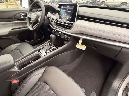 New 2026 Jeep Compass Latitude image 12
