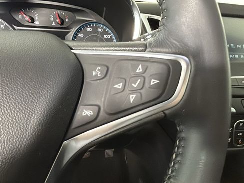 Used 2018 Chevrolet Equinox LT FWD image 19