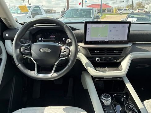 Used 2025 Ford Explorer Platinum w/ Ultimate Package AWD/4WD image 23