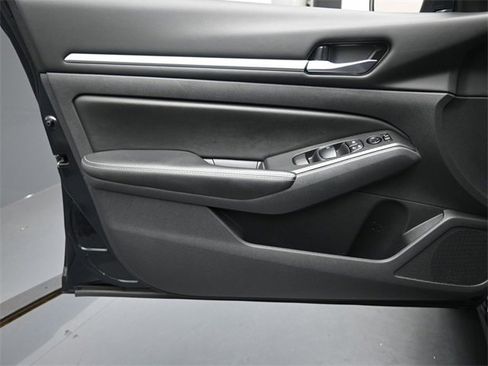 Used 2022 Nissan Altima 2.5 SV image 19