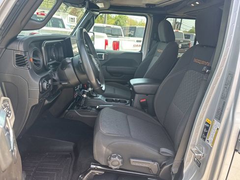 Used 2024 Jeep Gladiator Mojave w/ Technology Group AWD/4WD image 15