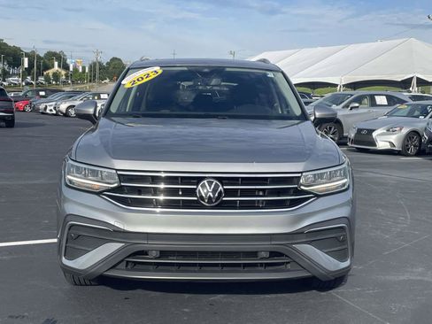 Certified 2023 Volkswagen Tiguan SE w/ Panoramic Sunroof Package FWD image 2