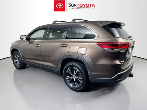 Used 2019 Toyota Highlander LE image 6