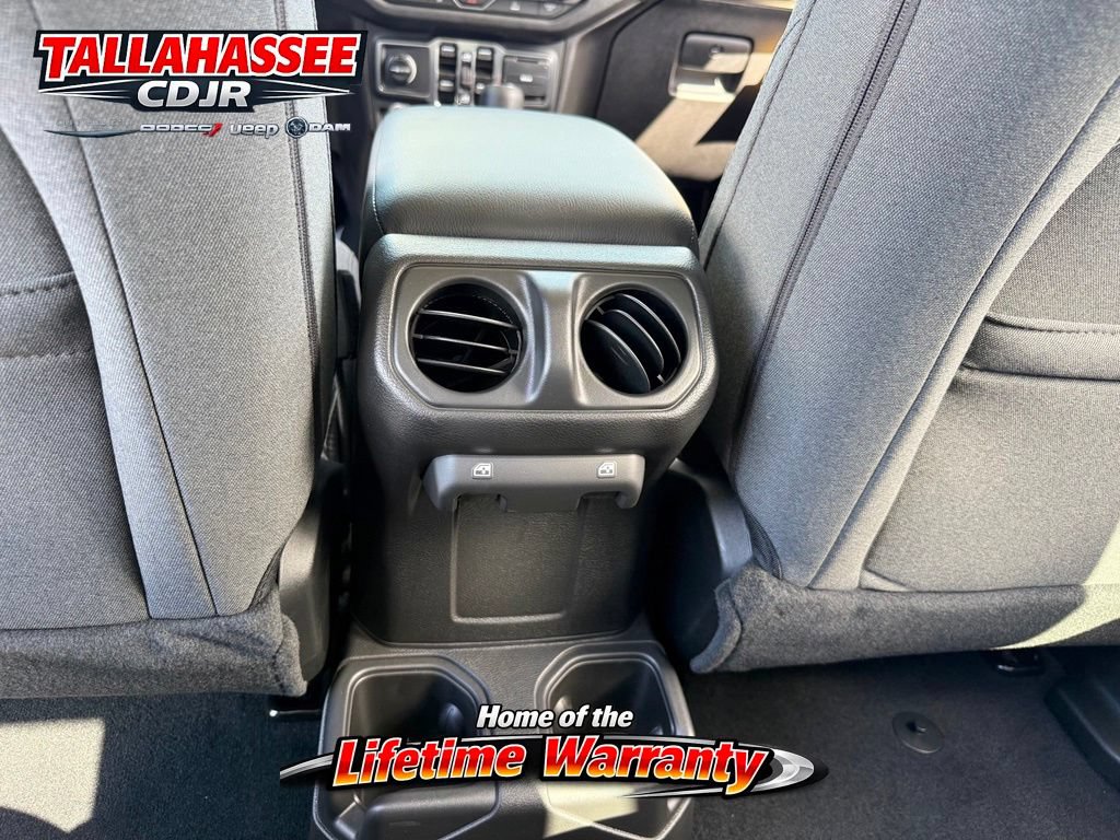 Used 2025 Jeep Gladiator Mojave AWD/4WD image 35