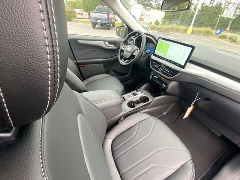 New 2025 Ford Escape SE w/ PHEV Premium Package image 39
