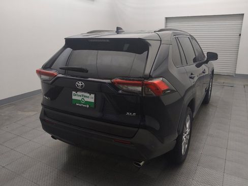 Used 2019 Toyota RAV4 XLE Premium image 7