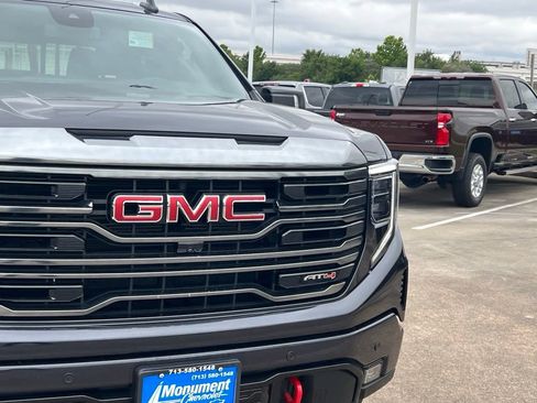 Used 2024 GMC Sierra 1500 AT4 w/ AT4 Preferred Package AWD/4WD image 4