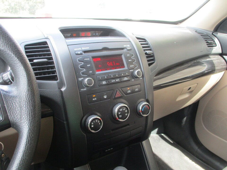Used 2012 Kia Sorento FWD w/ Third Row Pkg image 40