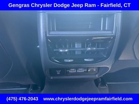 Used 2024 Jeep Grand Cherokee Limited w/ Black Appearance Package AWD/4WD image 35