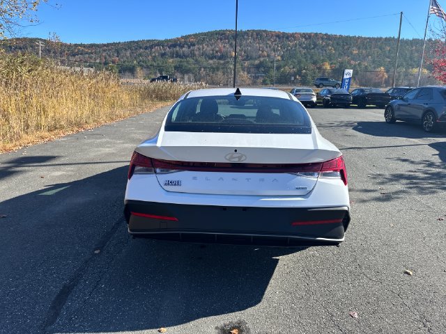 New 2026 Hyundai Elantra Hybrid FWD image 4