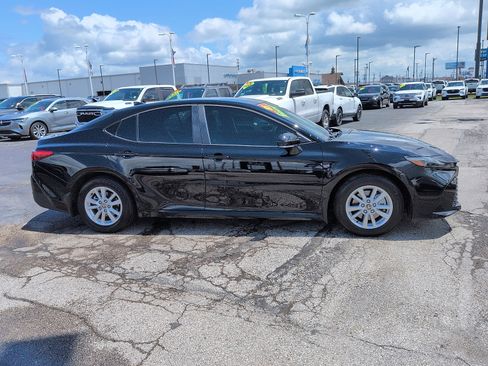 Used 2025 Toyota Camry LE w/ Convenience Package FWD image 2