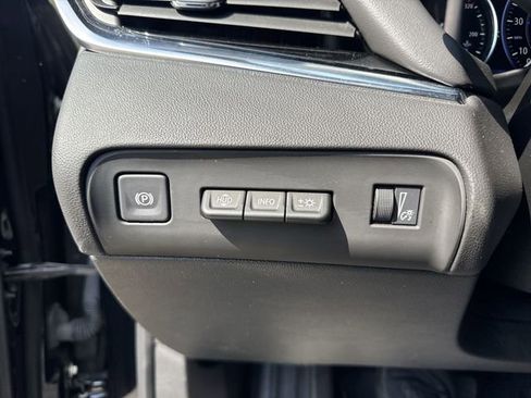 Used 2024 Buick Enclave Avenir w/ Avenir Technology Package image 17