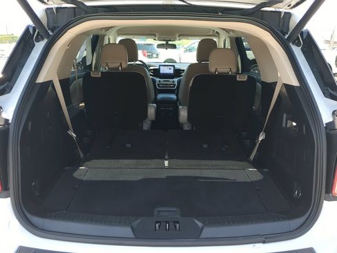Certified 2021 Ford Explorer XLT RWD image 11
