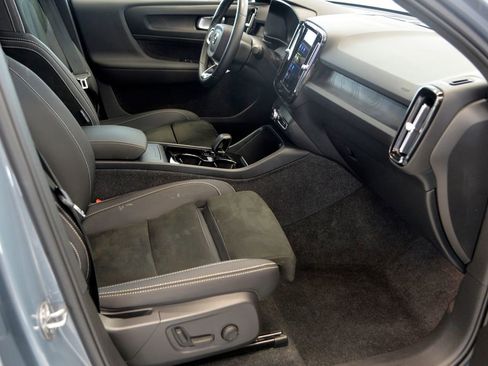 Used 2023 Volvo C40 P8 Recharge Plus image 29