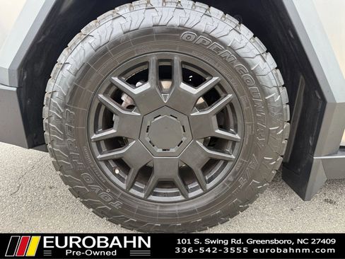 Used 2024 Tesla Cybertruck AWD Crew Cab image 33