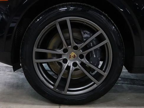 Used 2022 Porsche Cayenne Platinum Edition AWD/4WD image 37