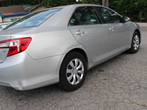 Used 2012 Toyota Camry LE image 3