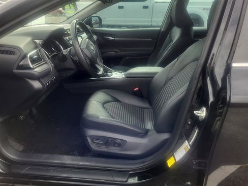 Used 2020 Toyota Camry SE FWD image 6