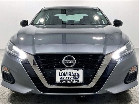 Used 2021 Nissan Altima 2.5 SR w/ SR Premium Package image 2