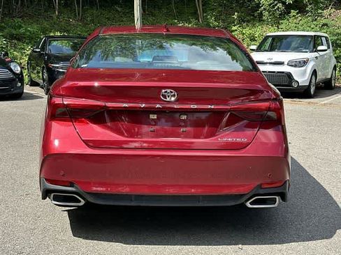 Used 2022 Toyota Avalon Limited w/ Advanced Safety Package FWD image 4