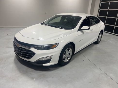 Used 2024 Chevrolet Malibu LT image 3