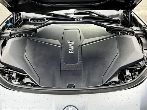 Used 2023 BMW i7 xDrive60 AWD/4WD image 30