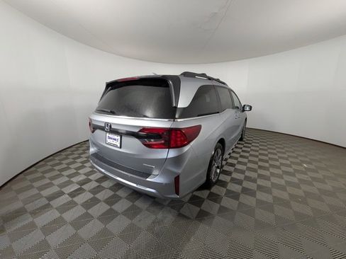 New 2026 Honda Odyssey Touring image 3