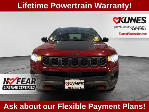 Used 2025 Jeep Compass Trailhawk AWD/4WD image 3