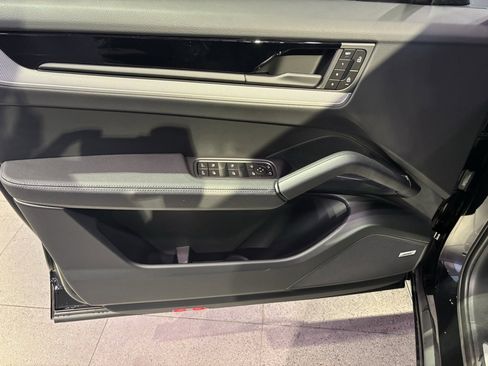 Certified 2026 Porsche Cayenne Coupe image 7