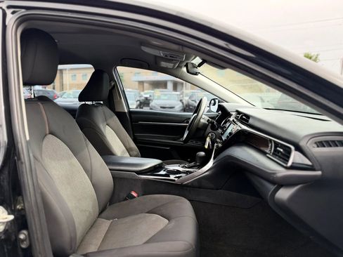 Used 2019 Toyota Camry LE image 29
