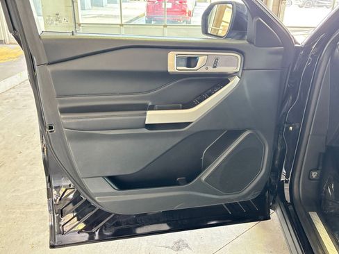Used 2024 Ford Explorer Limited image 18