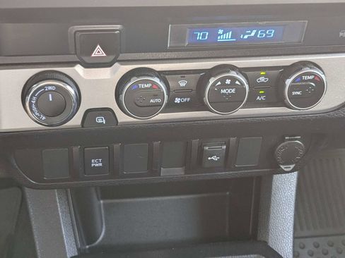 Used 2022 Toyota Tacoma SR AWD/4WD image 23
