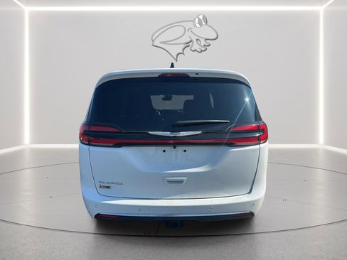 Used 2026 Chrysler Pacifica Pinnacle w/ Trailer Tow Group FWD image 15