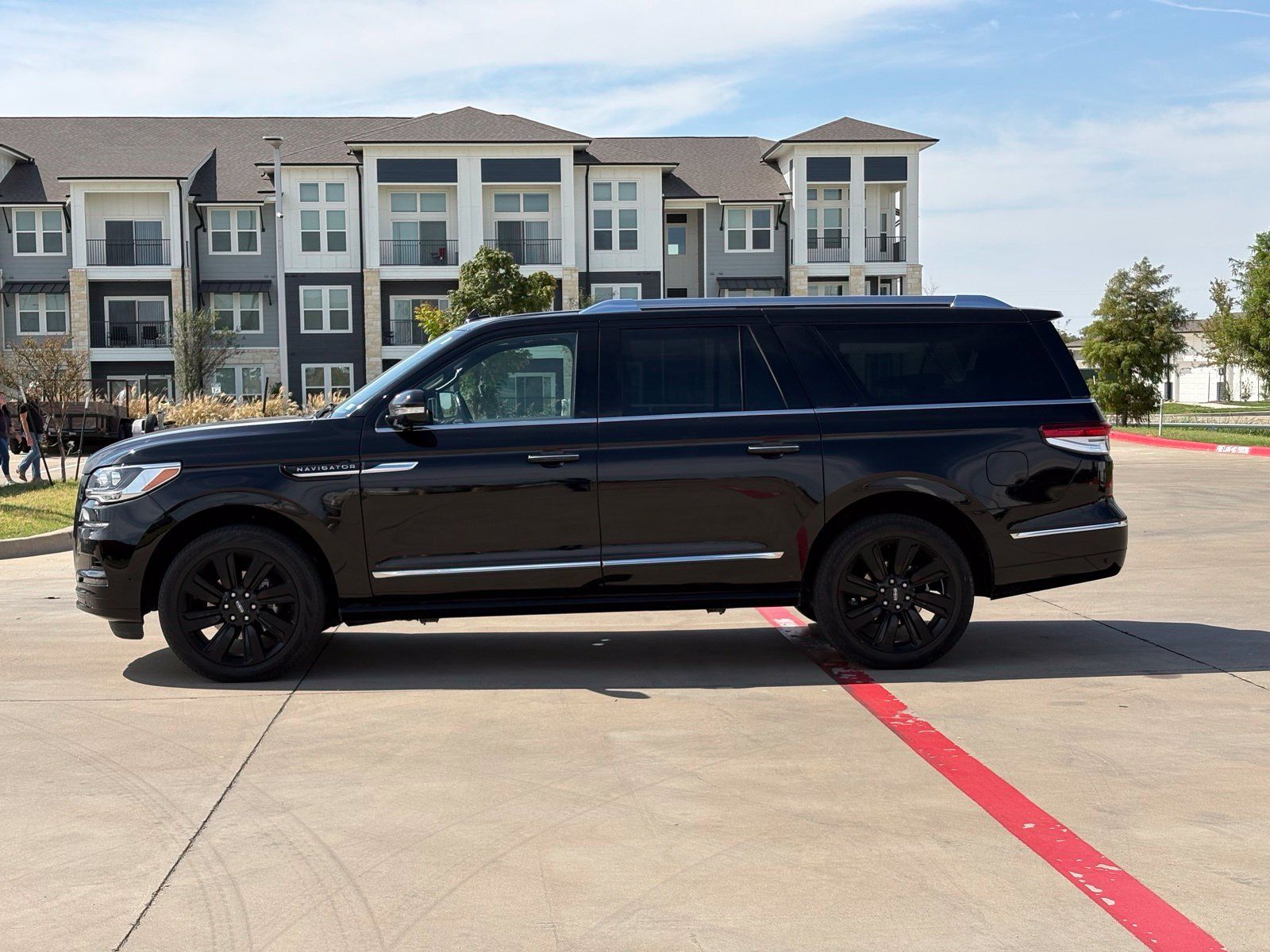 Used 2024 Lincoln Navigator L Reserve AWD/4WD image 5