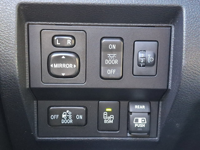 Used 2016 Toyota Tundra Limited w/ Limited Premium Package AWD/4WD image 25