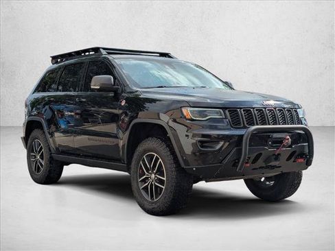 Used 2018 Jeep Grand Cherokee Trailhawk w/ Trailhawk Luxury Group AWD/4WD image 3