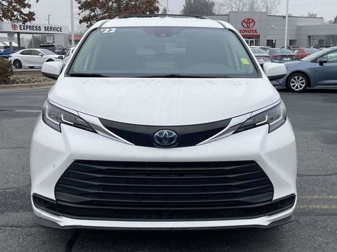 Used 2022 Toyota Sienna LE image 8