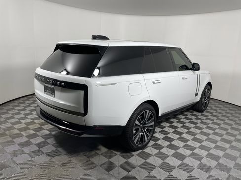 Used 2025 Land Rover Range Rover SE image 5