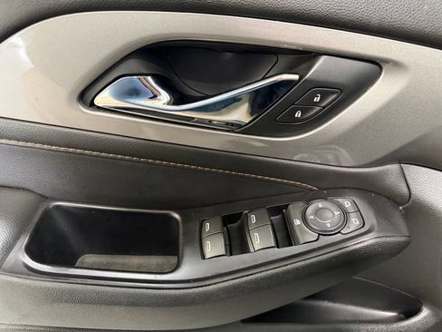 Used 2020 Chevrolet Traverse LS FWD image 11