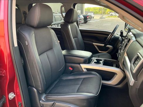 Used 2019 Nissan Titan PRO-4X image 7