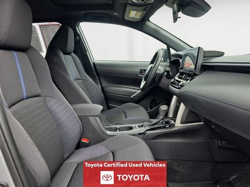 Certified 2025 Toyota Corolla Cross AWD Hybrid w/ Moonroof Package image 17