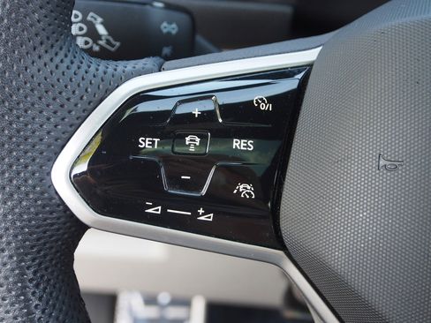 Used 2022 Volkswagen Tiguan SEL R-Line image 23