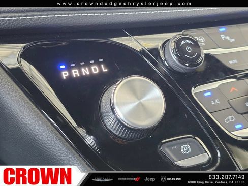 Used 2024 Chrysler Pacifica Limited FWD image 30