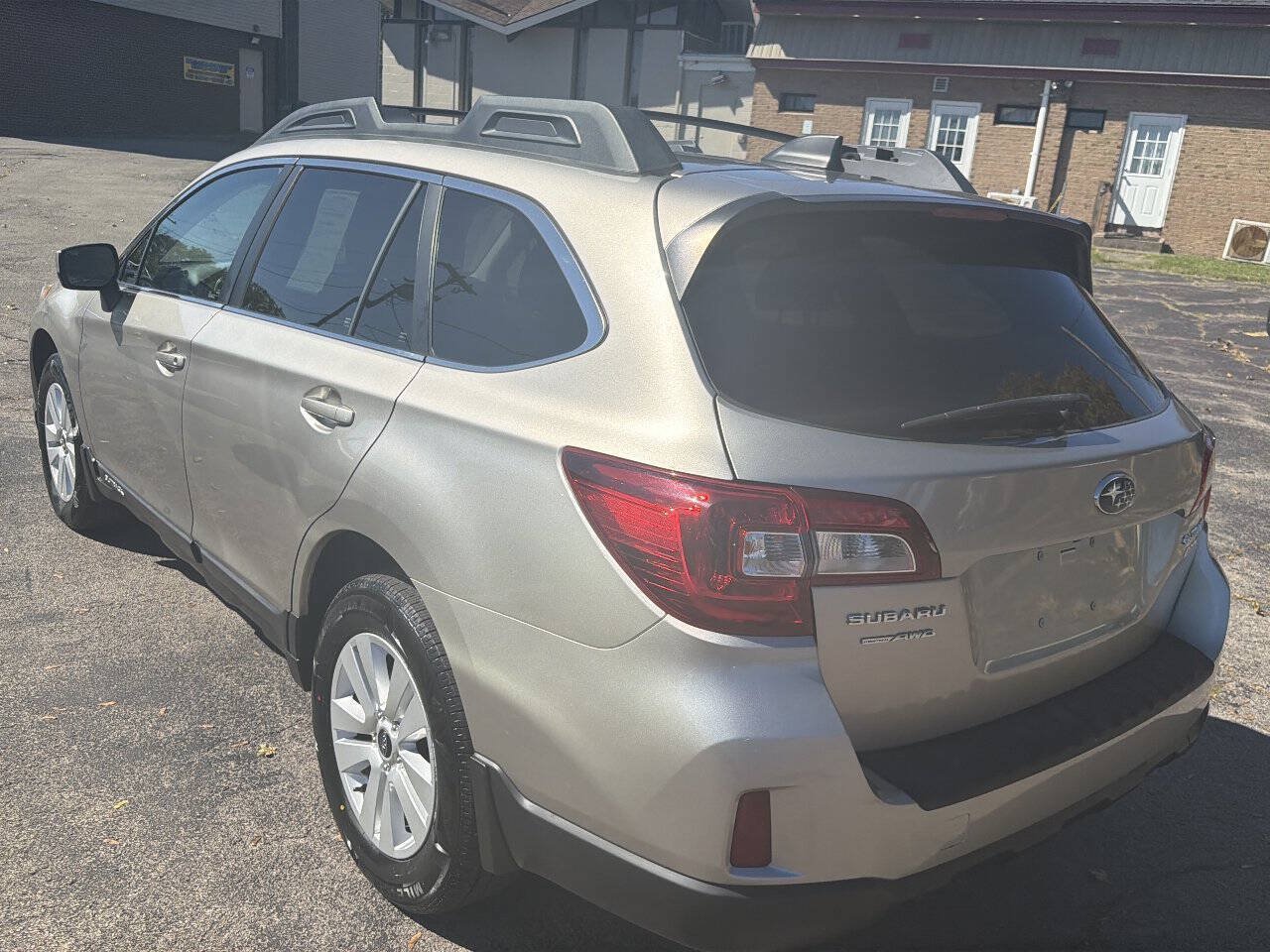 Used 2017 Subaru Outback 2.5i Premium AWD/4WD image 14