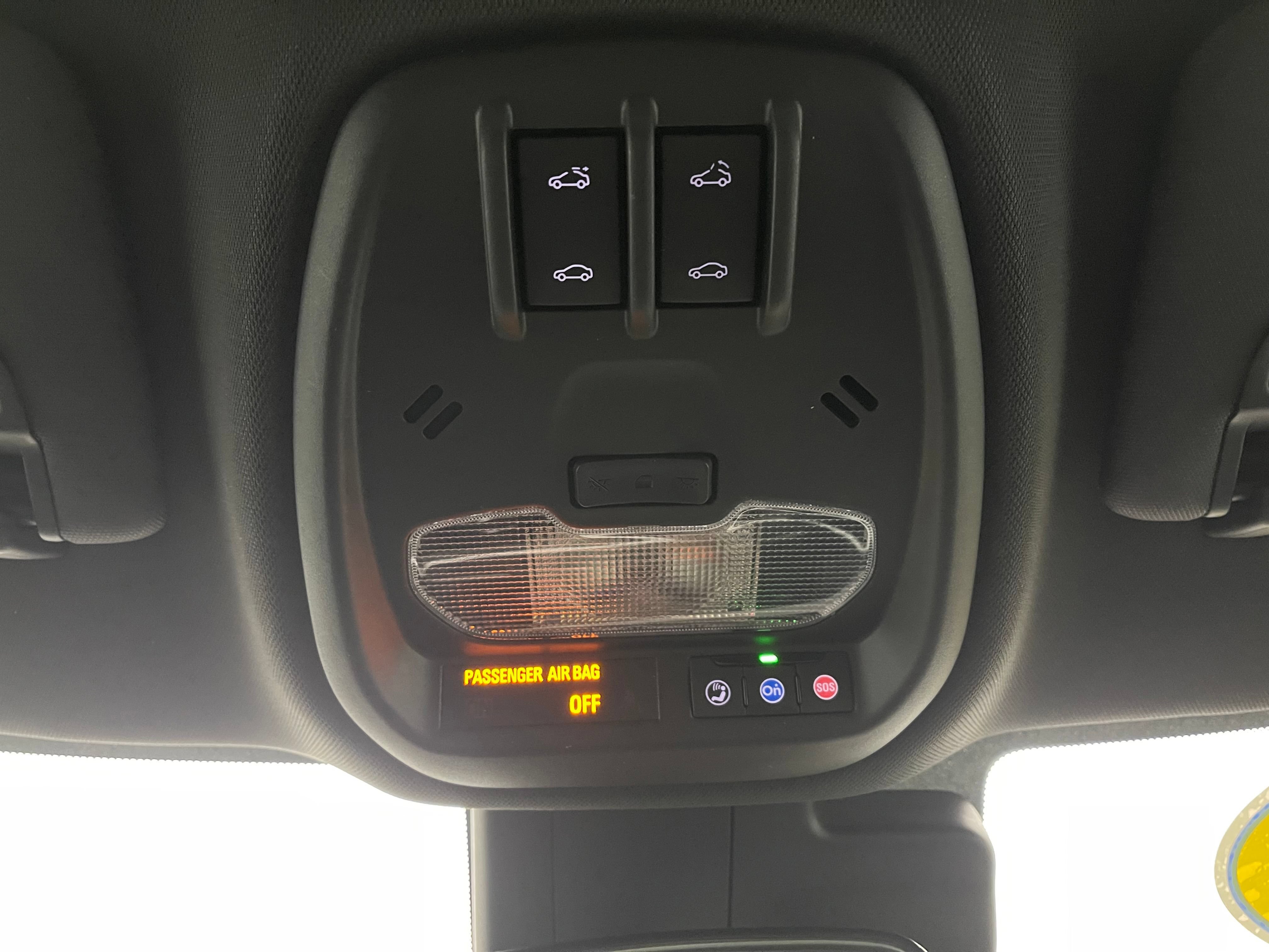 Used 2024 Chevrolet Trax RS w/ Sunroof Package FWD image 24