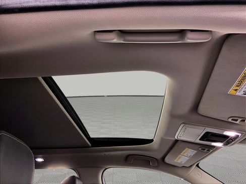 Used 2025 Honda Pilot Touring image 25