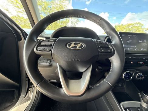 Used 2025 Hyundai Venue SEL FWD image 15