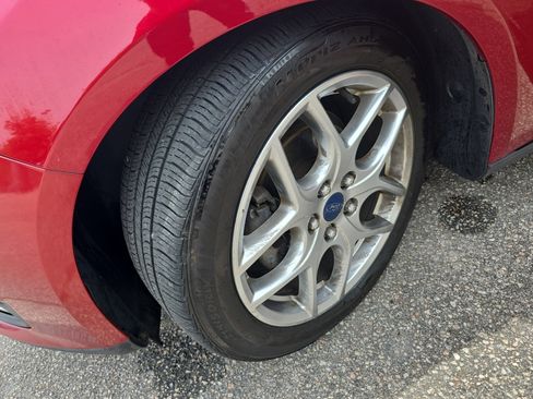 Used 2015 Ford Focus SE w/ Equipment Group 201A FWD image 29