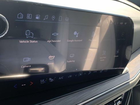 New 2025 Chevrolet Suburban Premier image 19