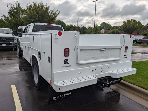 New 2025 Ford F550 4x4 Crew Cab image 6